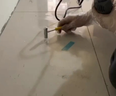 湘桥瓷砖开裂维修公司专业分享瓷砖在铺贴前如果没有沥干水分，将会导致以下问题